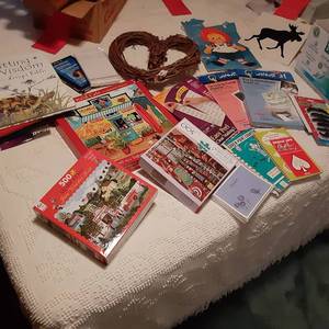 lot 356 image: Puzzles, Greeting Cards, Label and Invitation Making, and More 