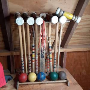 lot 206 image: Complete Vintage Croquet Set 