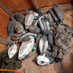 lot 213 image: Huge Army Green Mesh Backpack Loaded with Duck and Goose Decoys, Etc. 