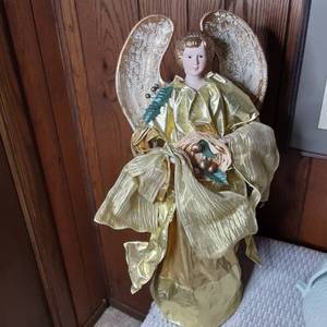 lot 233 image: Stunning Decorative Porcelain Angel 