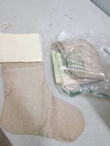 lot 9 image: 6 burlap christmas stockings ...