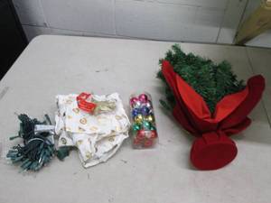 lot 28 image: 20 inch table top christmas tree an...