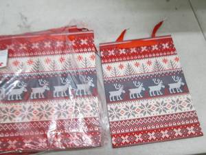 lot 36 image: 12 pc christmas pattern gift bags ...
