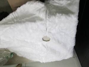 lot 195 image: faux fur soft white tree skirt open...