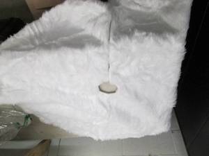 lot 196 image: faux fur soft white tree skirt open...
