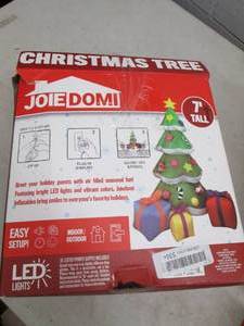 lot 212 image: joiedomi 7 foot tall holiday inflat...