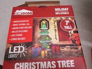 lot 213 image: joiedomi 7 foot tall holiday inflat...