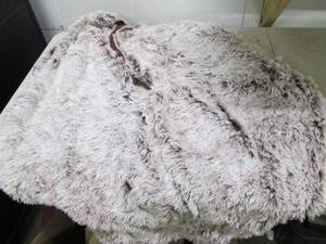 lot 244 image: joiedomi 48 inch christmas faux fur...