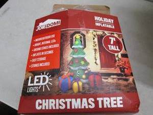 lot 271 image: holiday inflatable 7 foot tall led ...