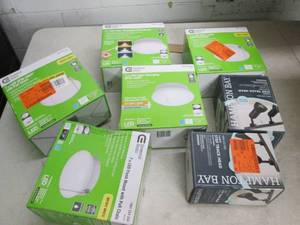 lot 390 image: box of lights open box untested ...