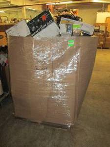 lot 475 image: big palletgaylord full of lighting...