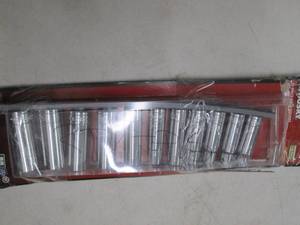lot 426 image: husky deep well 11 piece socket set...