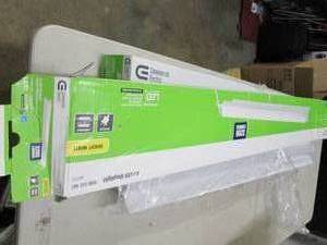 lot 428 image: 2 commercial electric 4ft led shopl...