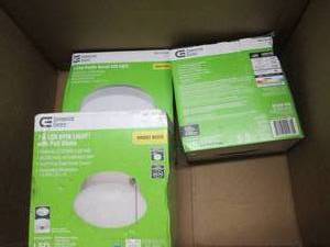 lot 441 image: box of lights untested open box...