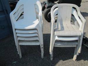 lot 7 image: 9 plastic outdoor chairs...