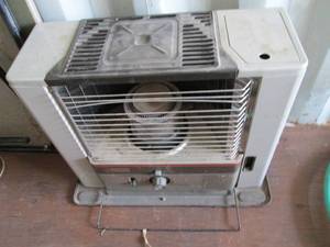 lot 11 image: Bombardier 15 karosene heater...