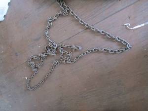 lot 17 image: chain and other misc. in a white ca...