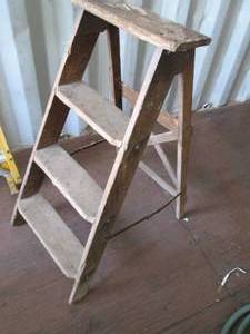 lot 25 image: 3 step wooden step ladder ...
