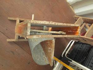 lot 27 image: corn sheller...