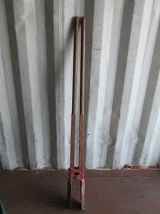 lot 38 image: post hole digger...