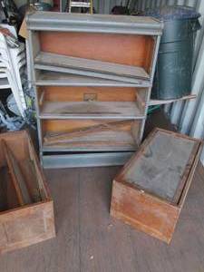 lot 50 image: lot of displays, cabinet is made to...
