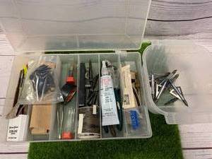 lot 40 image: Broadhead And Miscellaneous Bow & Arrow Items