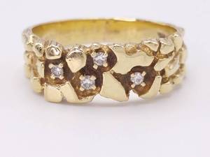 lot 39 image: Fantastic Two-Toned Gold and Diamond Wave Cluster Ring
