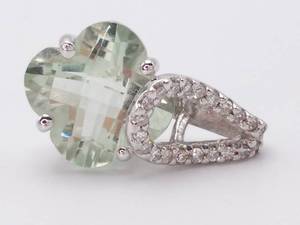 lot 47 image: Clover Shaped Green Amethyst (Vermarine) and Diamond Pendant in 14k White Gold