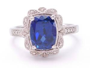 lot 59 image: Royal Blue Oval Topaz Estate Ring