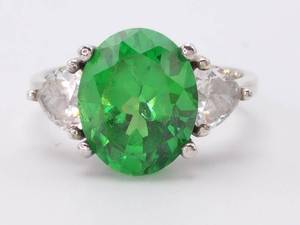 lot 63 image: Emerald Green Gemstone Ring with Heart Accents