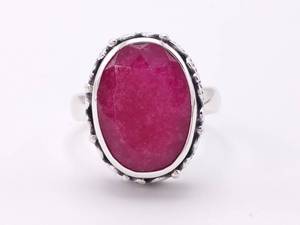 lot 66 image: Vintage Opaque Ruby Estate Ring