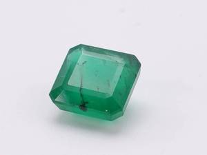 lot 25C image: 2.00 Carat Natural Rich Green Emerald Gemstone