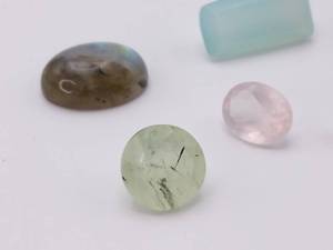 lot 69 image: 39 Carats Loose Gemstones Opal, Topaz, Labradorite, Amethyst, etc.
