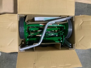lot 4 image: Scotts 14 in. 5-Blade Manual Walk Behind Push Reel Mower. See Pictures