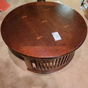 38 in Dia. x 16.5 in Tall Vintage Round Coffee Table