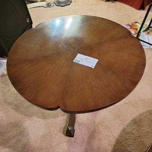 Beautiful Rare Vintage 30 in. Brown Round Top Pedestal Table