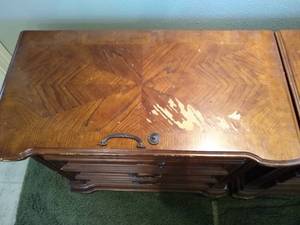 lot 16 image: Set of Nightstands