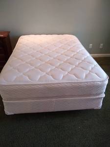 lot 21 image: Full Bed &  Frame