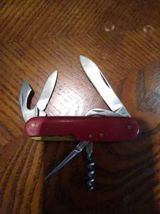 lot 40 image: Swiss Army Knife