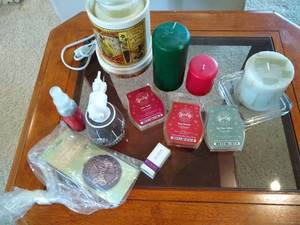 lot 80 image: Scentsy & Candle Lot