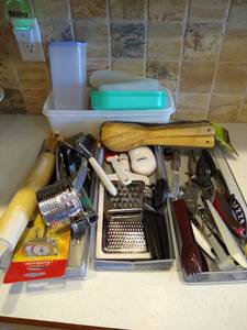 lot 24 image: Tupperware & Kitchen Utensils Lot
