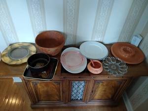 lot 54 image: Platters & Bowls Lot
