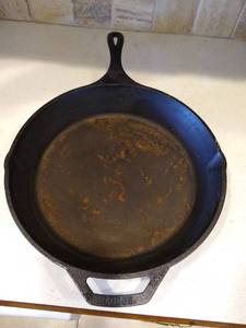 lot 60 image: Lodge Cast Iron Skillet