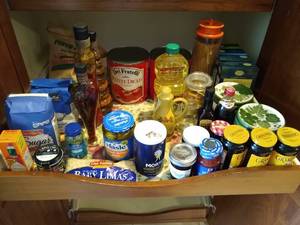 lot 122 image: Shelf of Food