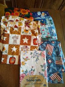 lot 59 image: Holiday Table Cloth Lot