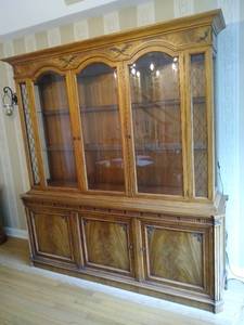 lot 114 image: China Hutch