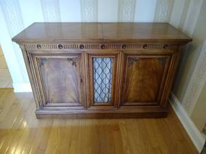 lot 115 image: Matching Sideboard