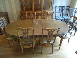 lot 184 image: Designer Dining Room Set
