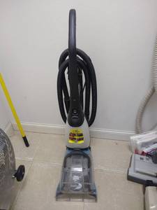 lot 189 image: Dirt Devil Featherlite Carpet Shampooer
