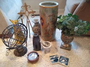 lot 94 image: Global Decor